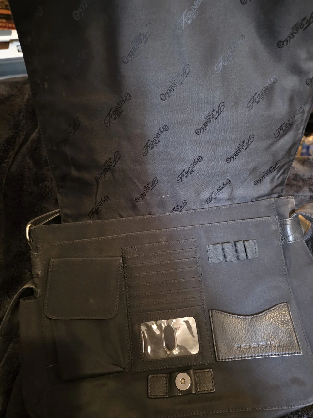 FOSSIL Black Leather Messenger Bag